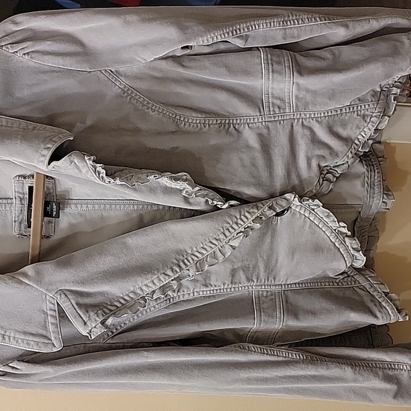 white and black brand gray ruffled jacket stunning 😍 size 14 - Picture 7 of 11